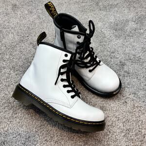 Dr. Marten White smooth leather lace up boots Youth 2